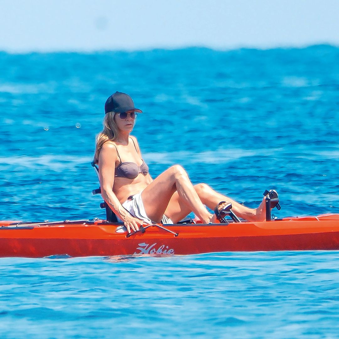 Jennifer Aniston y Jim Curtis celebran su primer año de amor en Mallorca, donde nació su historia, y rodeados de una pandilla VIP