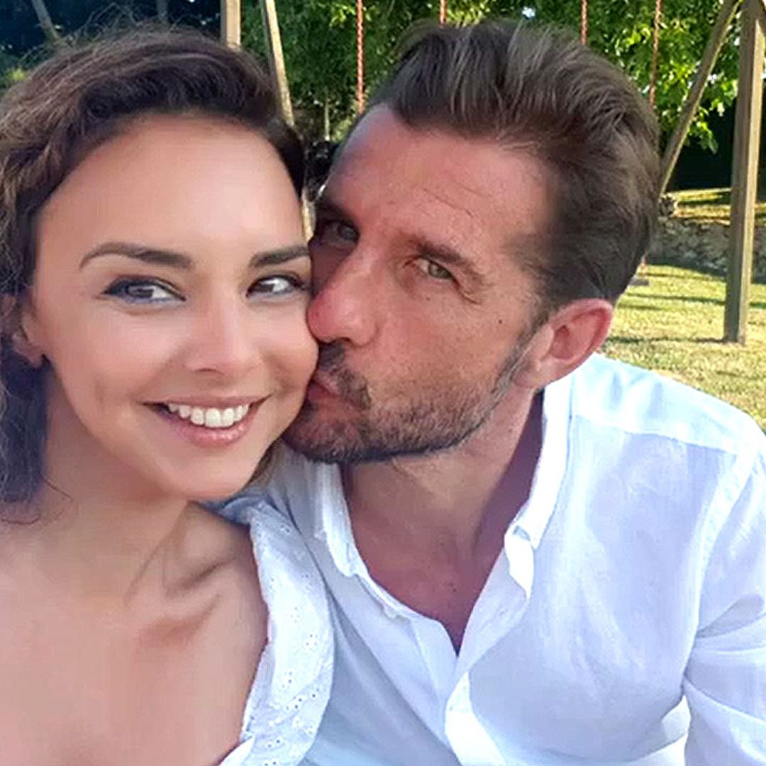 Chenoa abre su álbum más romántico para celebrar su aniversario con Miguel Sánchez Encinas