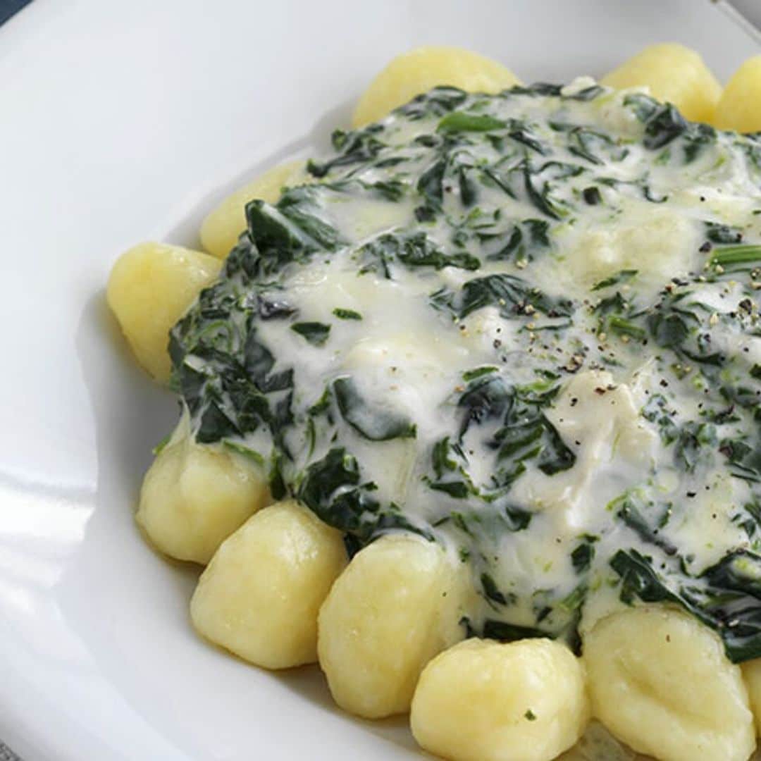 Ñoquis con espinacas y queso gorgonzola