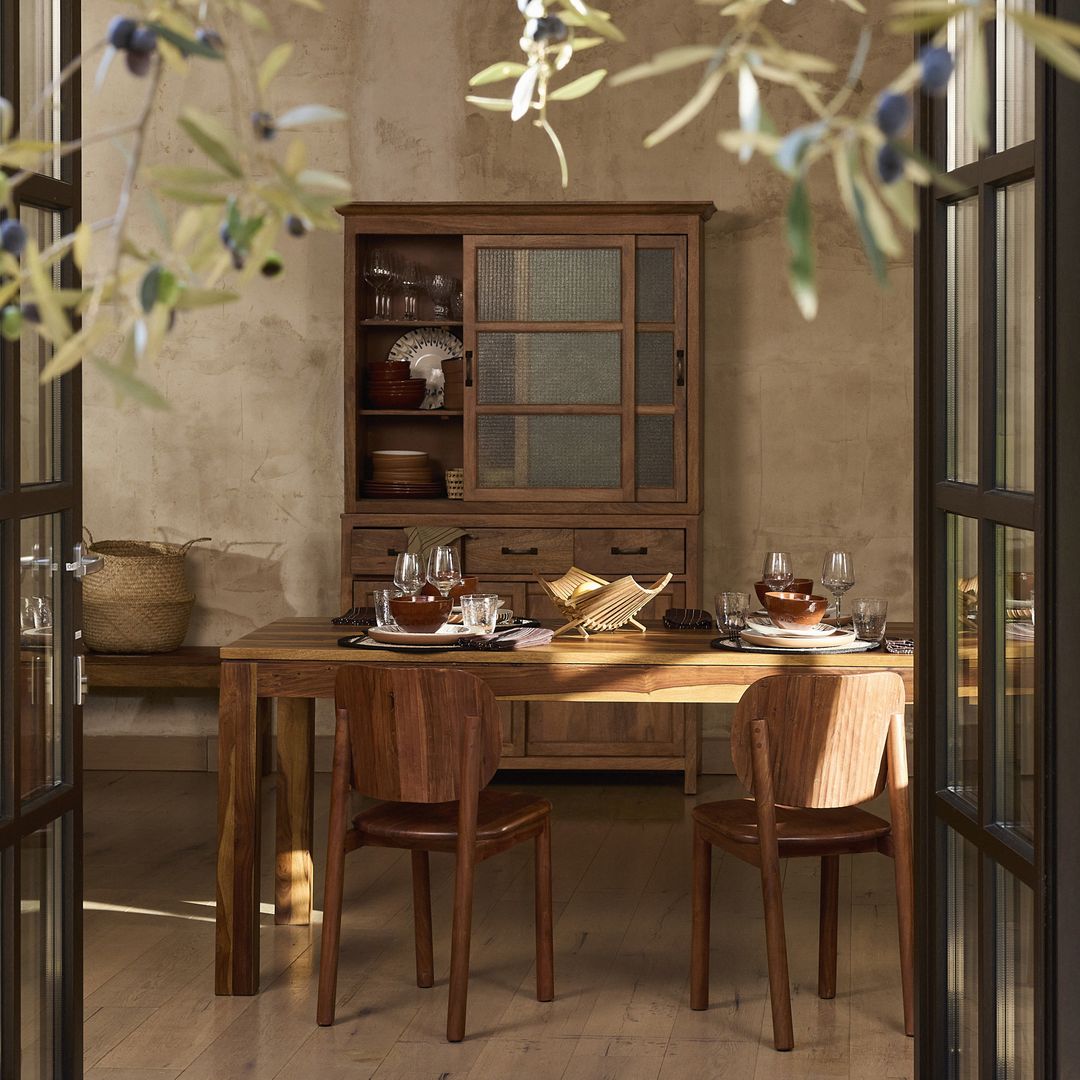 Plantas, luz y materiales naturales: así es la tendencia que transforma tu hogar en un refugio de bienestar