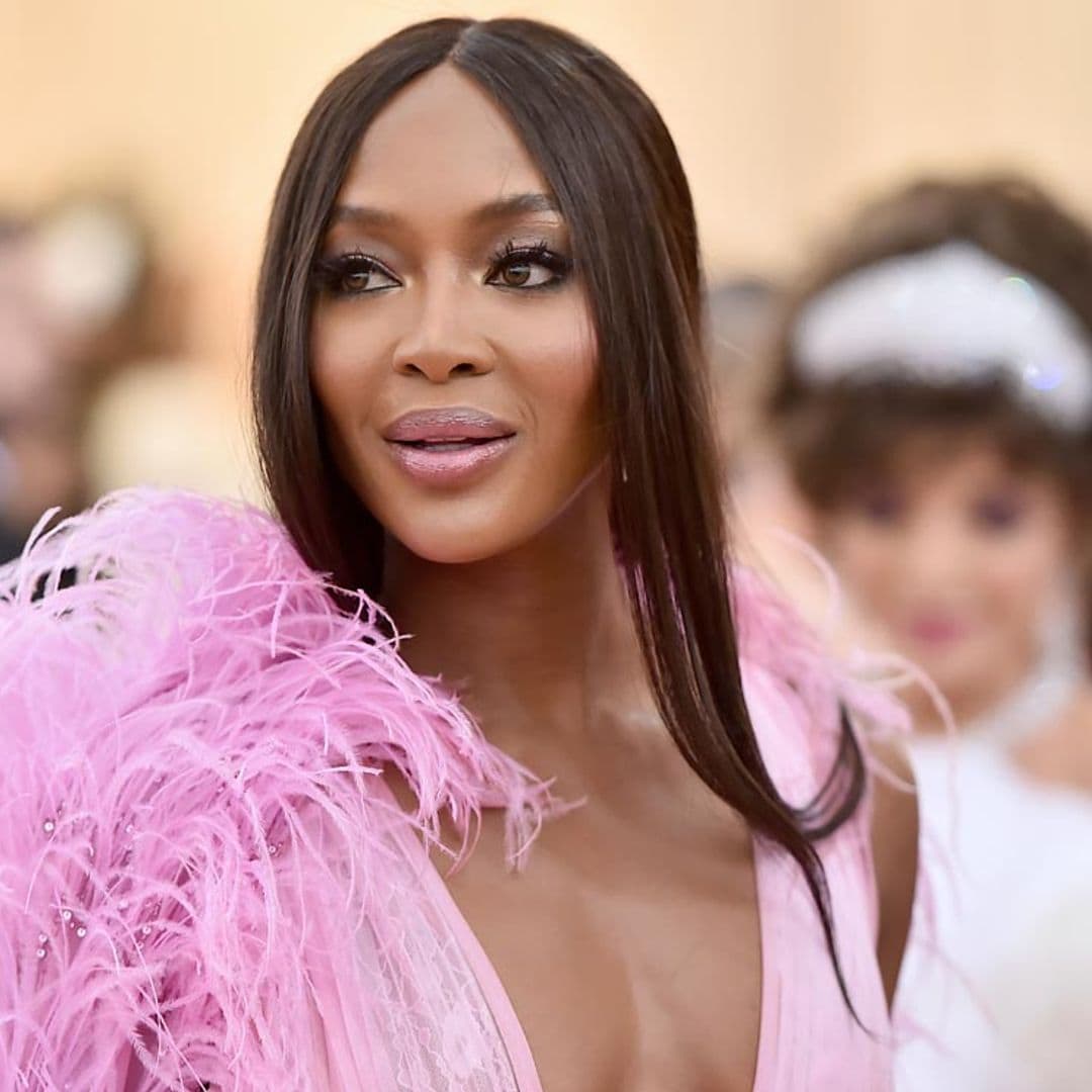 Naomi Campbell celebra su 50 cumpleaños con fotos de niña y de sus primeros trabajos