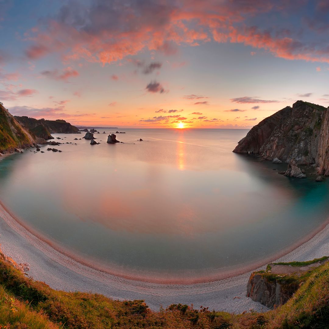 La Playa del Silencio, el rincón más salvaje de Asturias donde el Cantábrico suena diferente
