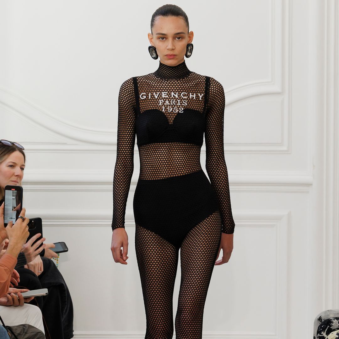Audrey Hepburn sigue inspirando a Givenchy, ahora bajo la dirección de Sarah Burton