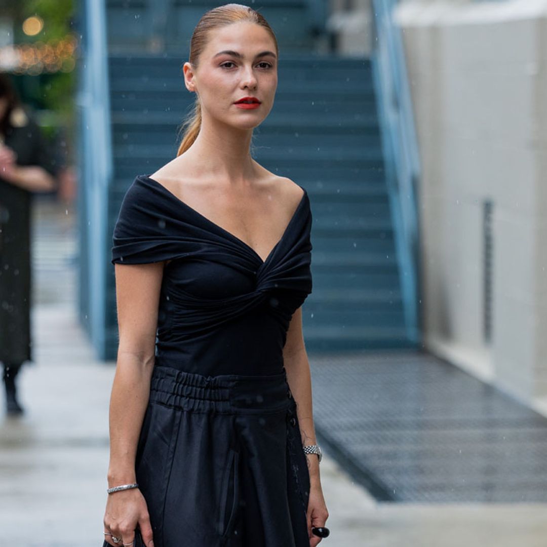 Cómo vestir de negro y sorprender con tu look: cinco ideas para todos los estilos