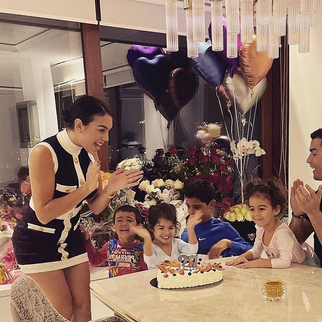 Ahora en familia: Georgina Rodríguez celebra su día entre lágrimas, aplausos, globos y dos tartas