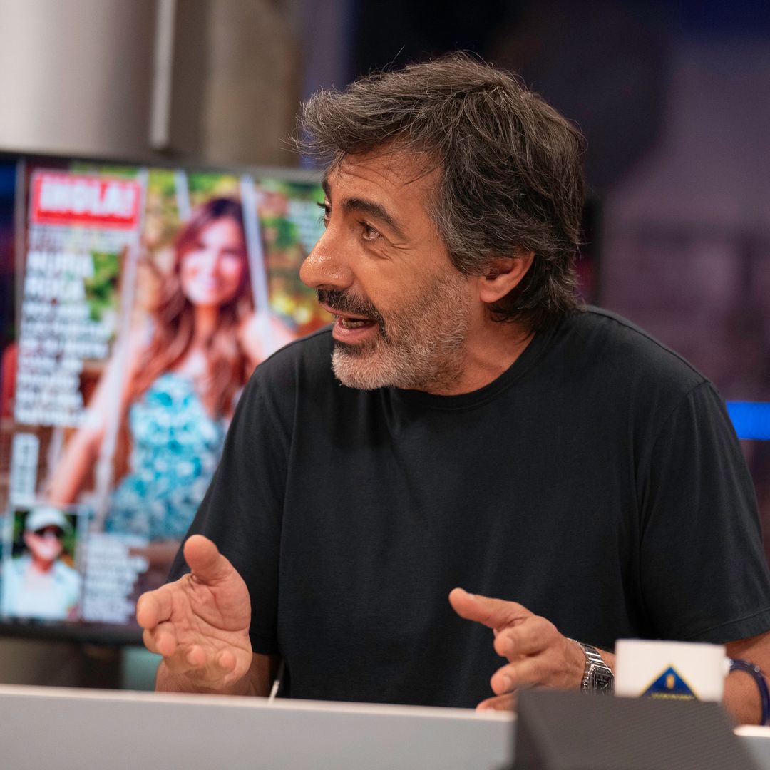 La divertida reacción de Juan del Val al ver a Nuria Roca en la portada de ¡HOLA!: "La pasta se la ha quedado ella"