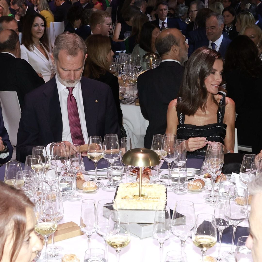 Las anécdotas de la noche: del abrazo de la Reina y Luis del Olmo al momentazo con la tarta