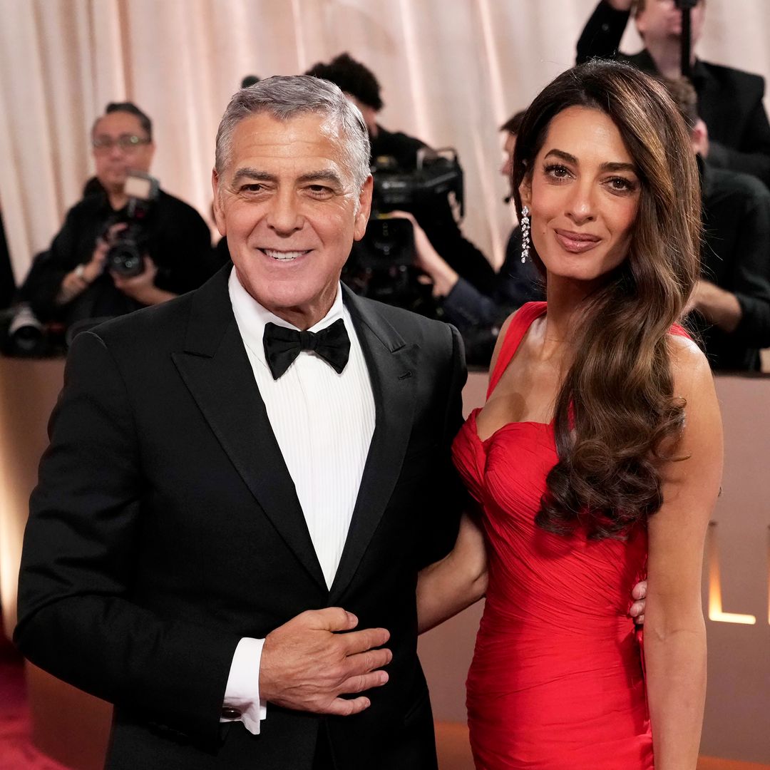 Vuelve el peinado más elegante de los años 50: confirmado por Amal Clooney y Ana de Armas