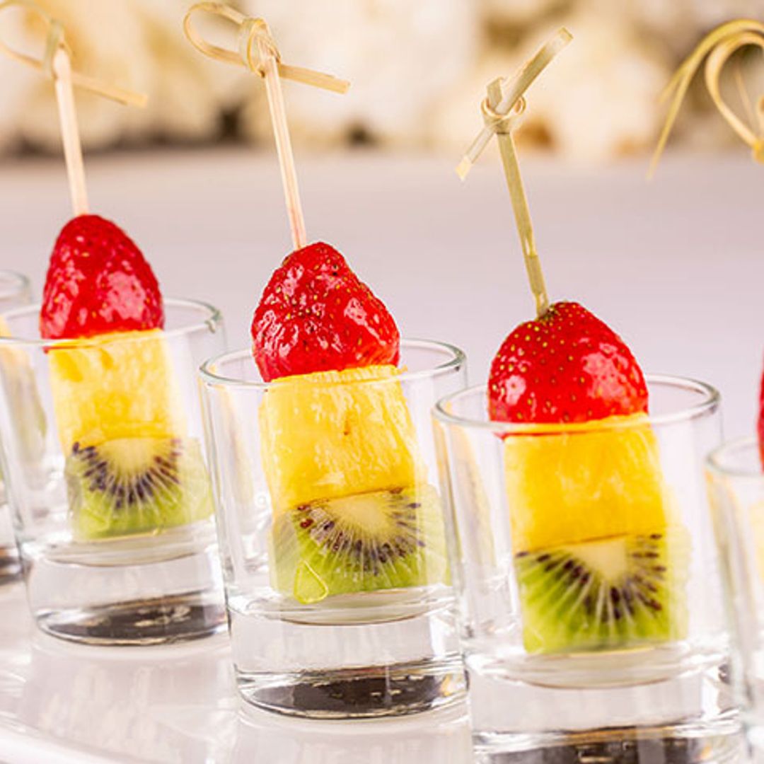 Brochetas navideñas de fruta
