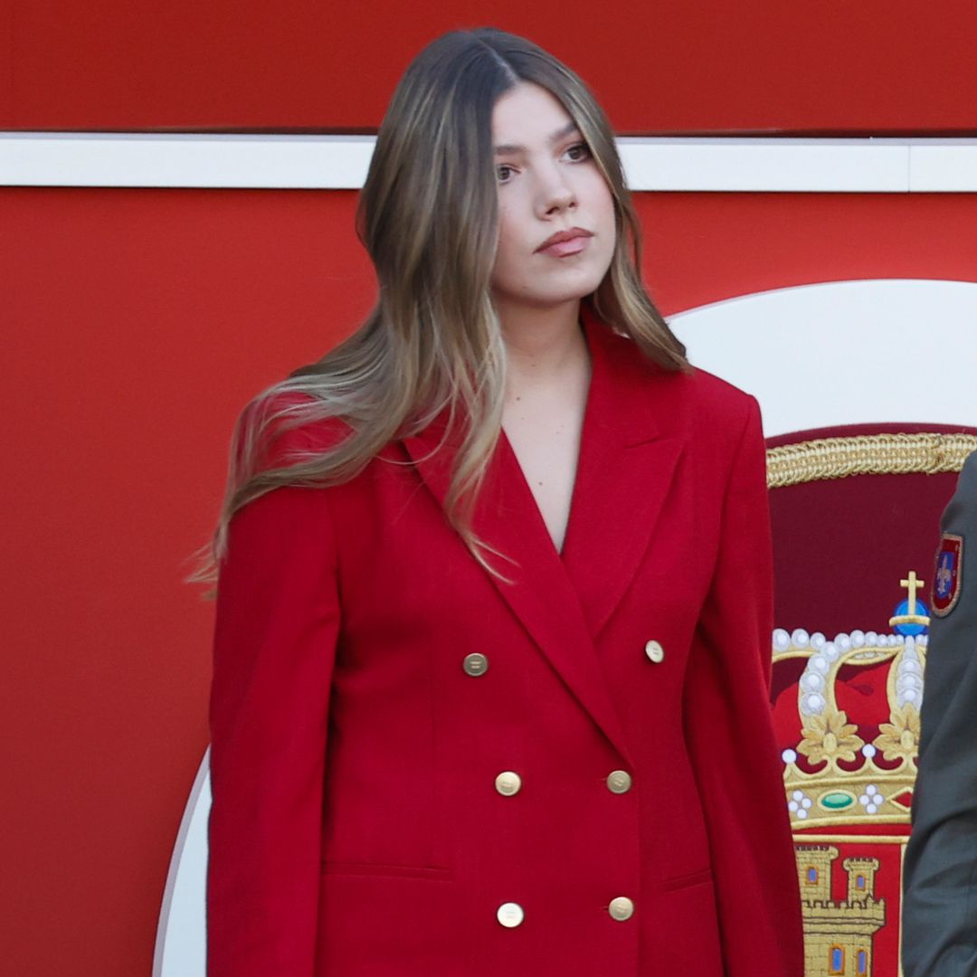La infanta Sofía recupera su traje rojo un año después y lo convierte en su guiño más español para el 12 de octubre