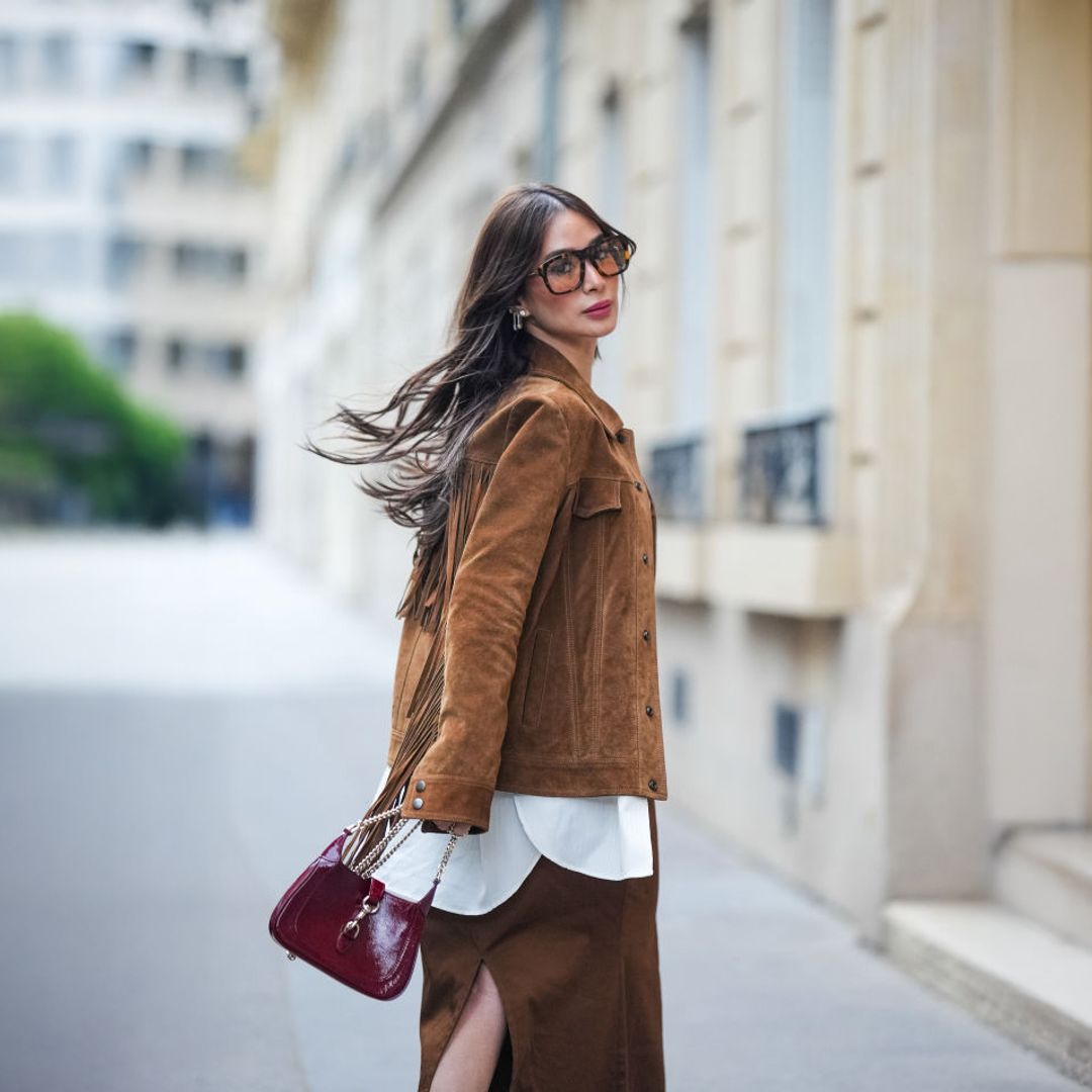 El truco definitivo de las expertas de moda para vestir bien en otoño sin complicarse es esta chaqueta de estilo 'boho'