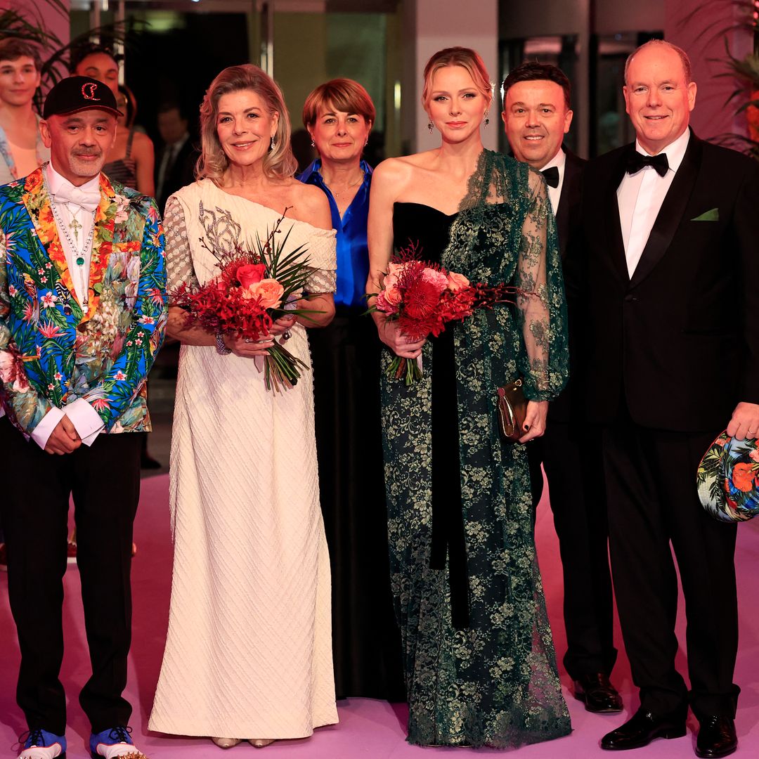 ​​​​​​​​​​Los looks de la gala: mucho color y el gran broche histórico de Carolina de Mónaco