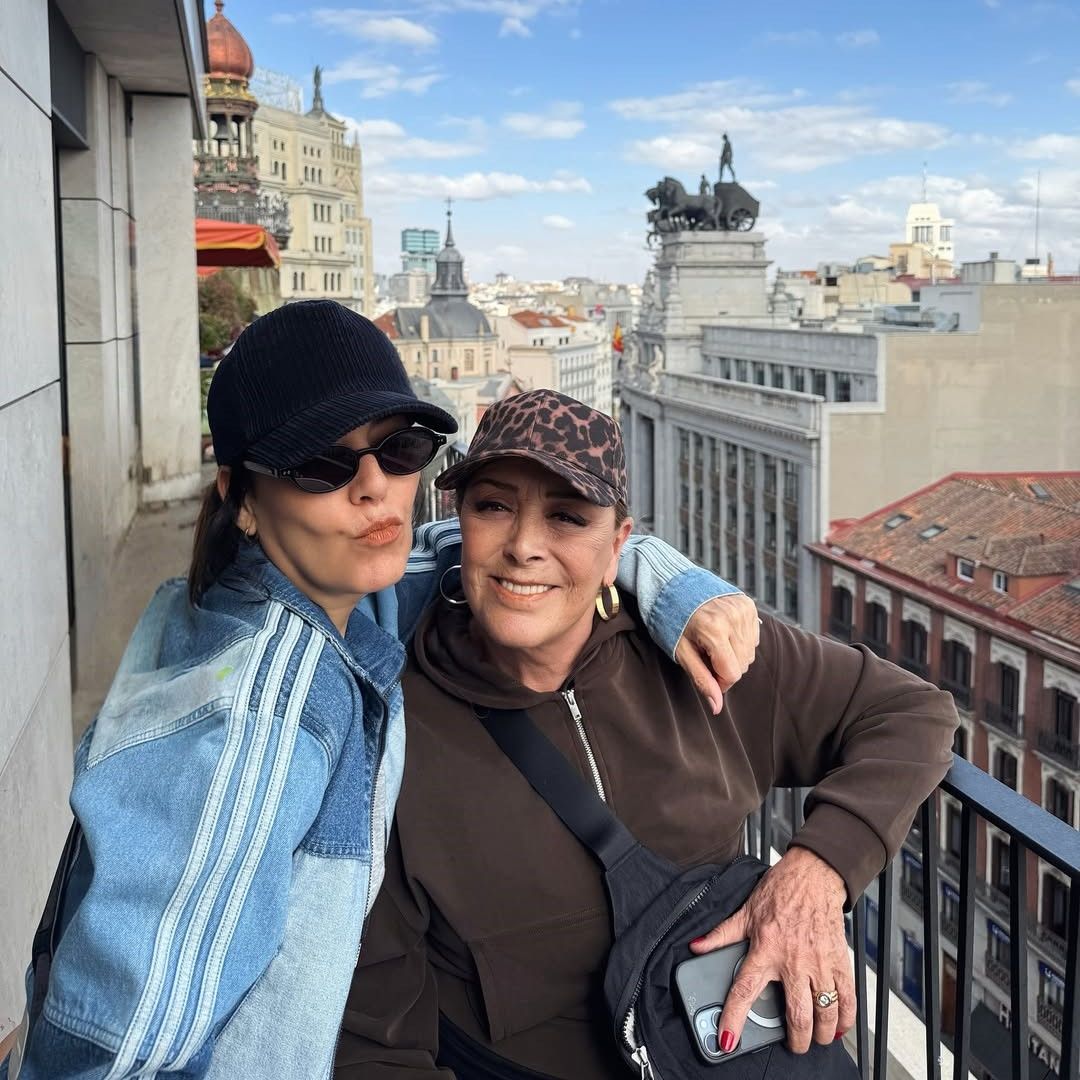 Stephanie Salas le regala a Sylvia Pasquel un viaje a Madrid por su cumpleaños