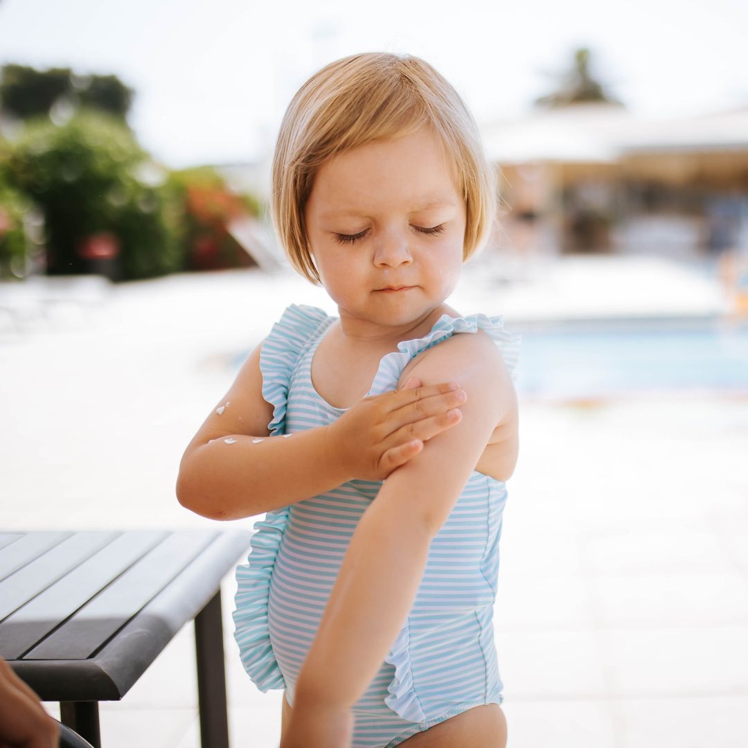 Doctor Eduardo Junco, pediatra: "El baño en piscinas sin depuradora o en el agua de mar contaminada favorece la aparición de dermatitis en los niños"