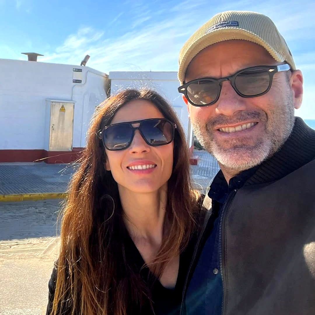 Borja Sémper, en pleno tratamiento contra el cáncer, recarga pilas junto a Bárbara Goenaga con un viaje solo para 2
