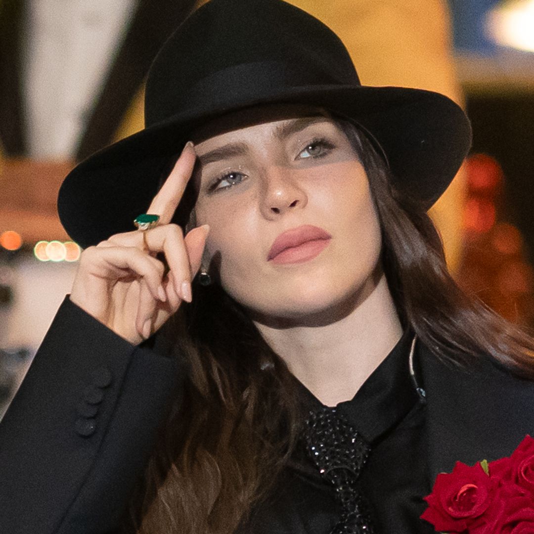 Belinda impacta con su look de Carlota para su nueva serie, ¡luce guapísima!