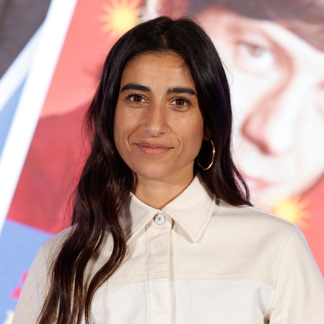 El beso de Carolina Yuste y Héctor Bellerín que descubre a la pareja sorpresa del verano