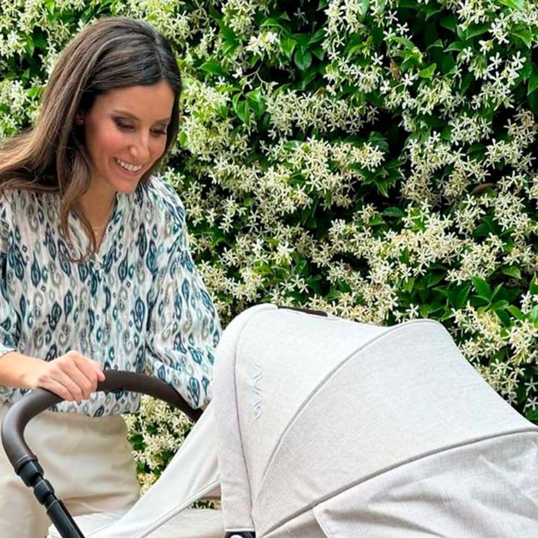 Ana Boyer se apunta como Tamara Falcó al calzado cómodo que mejor combina con básicos