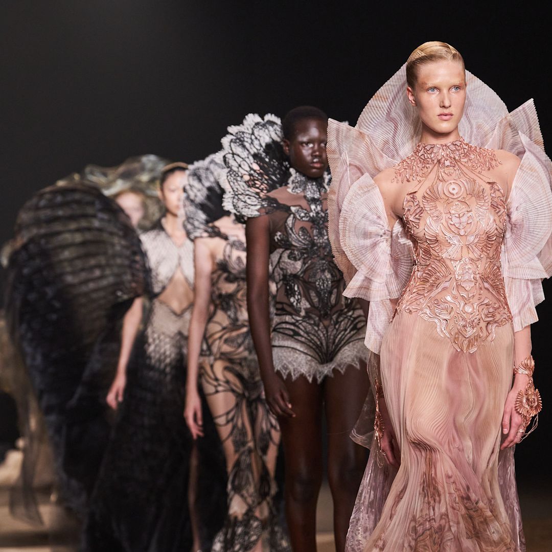 Desfile de Iris Van Herpen en la Semana de la Alta Costura