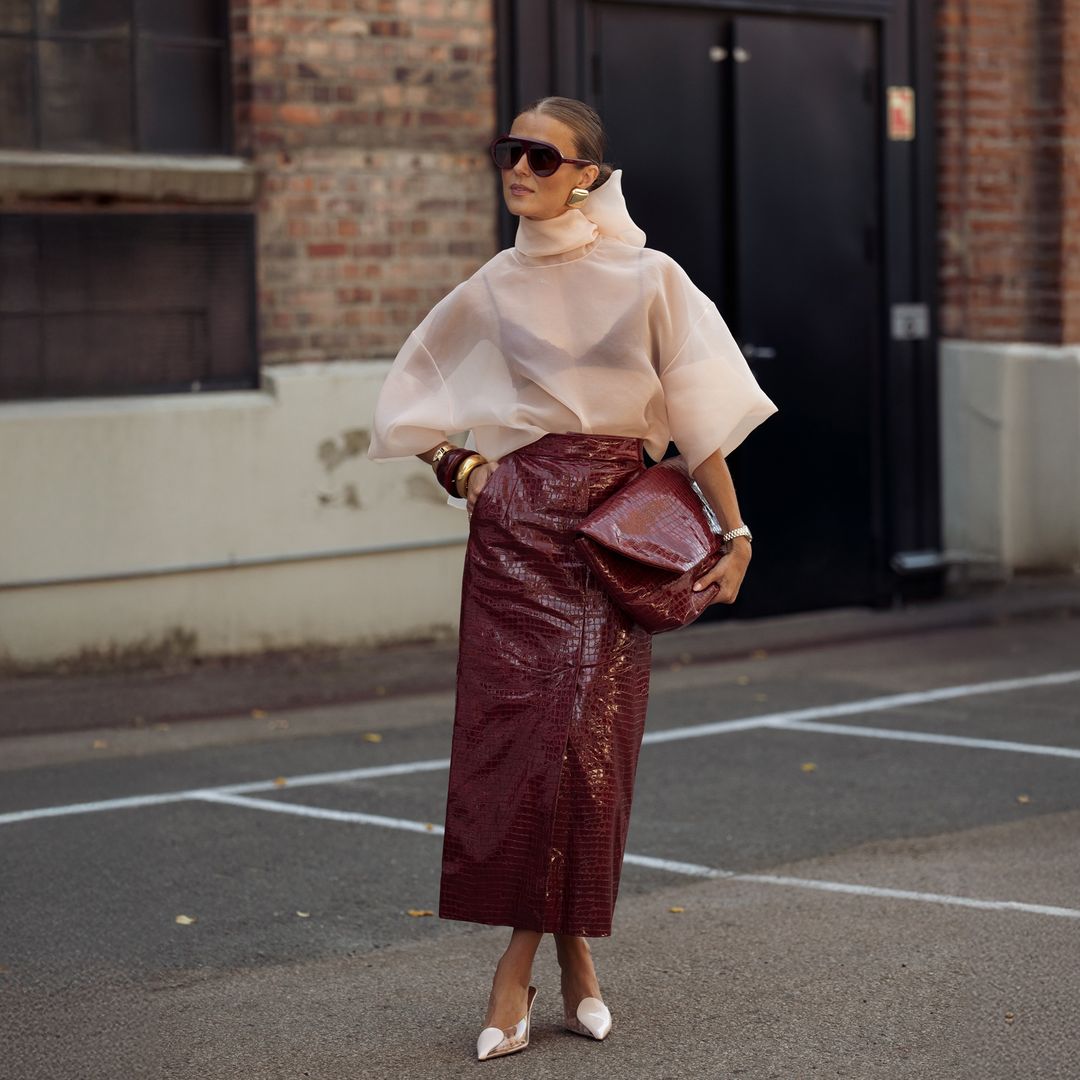 Qué colores combinan con el burdeos