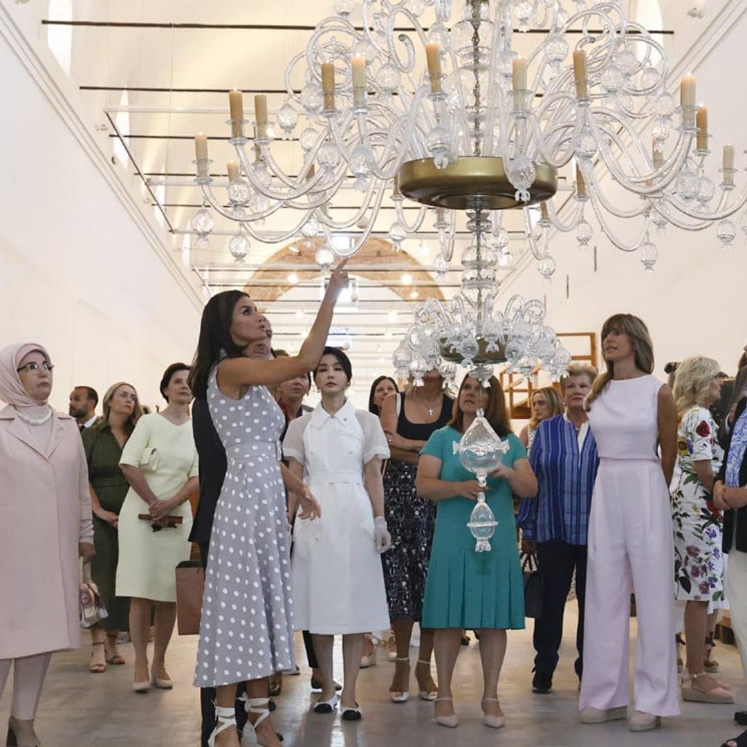 La 'magia' del moldeado de vidrio impresiona a las parejas de los líderes mundiales