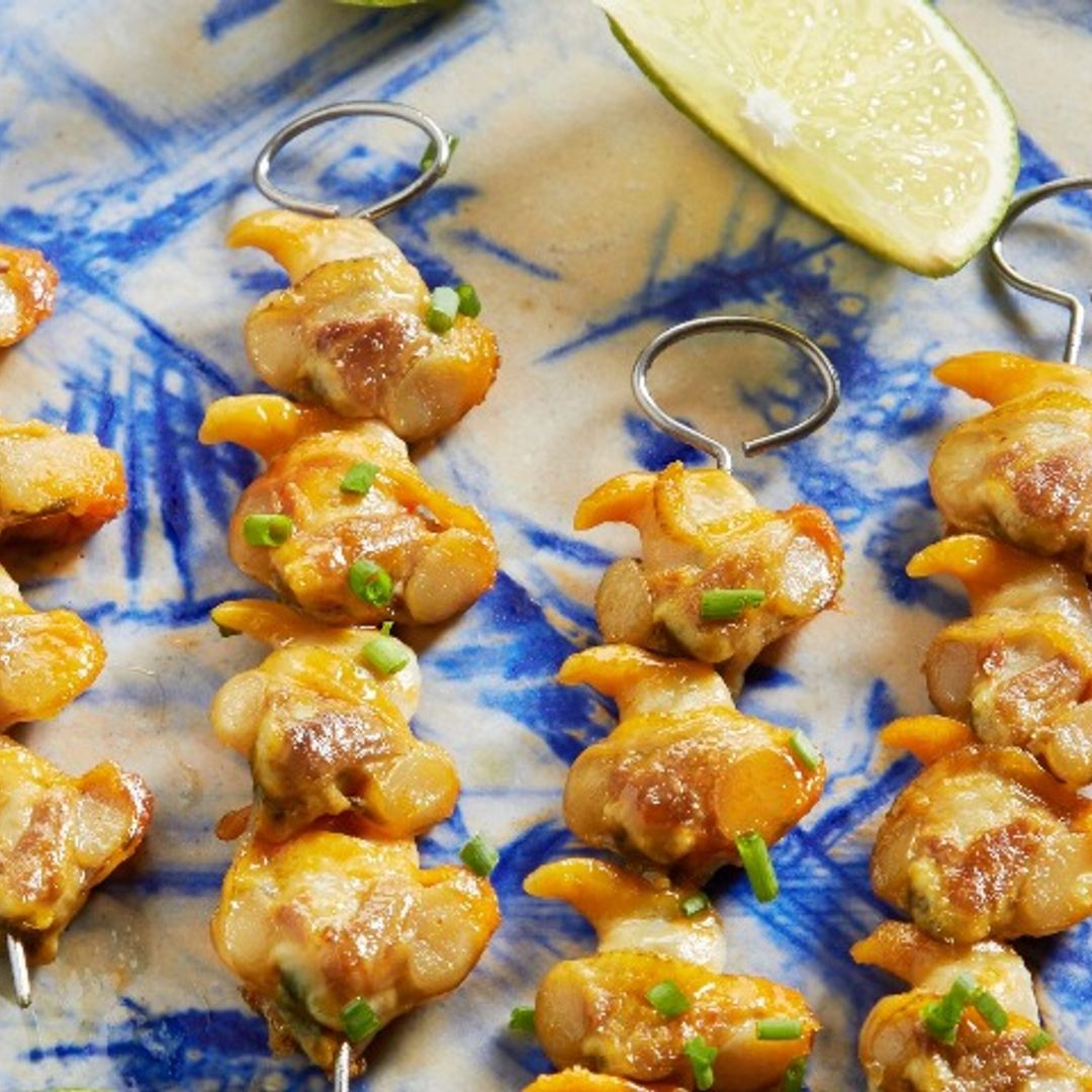 Brochetas de almejas a la plancha