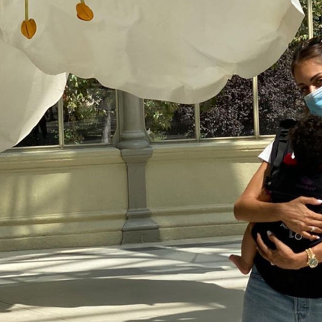 Hiba Abouk disfruta de Madrid con su hijo antes de empezar una nueva vida en Milán
