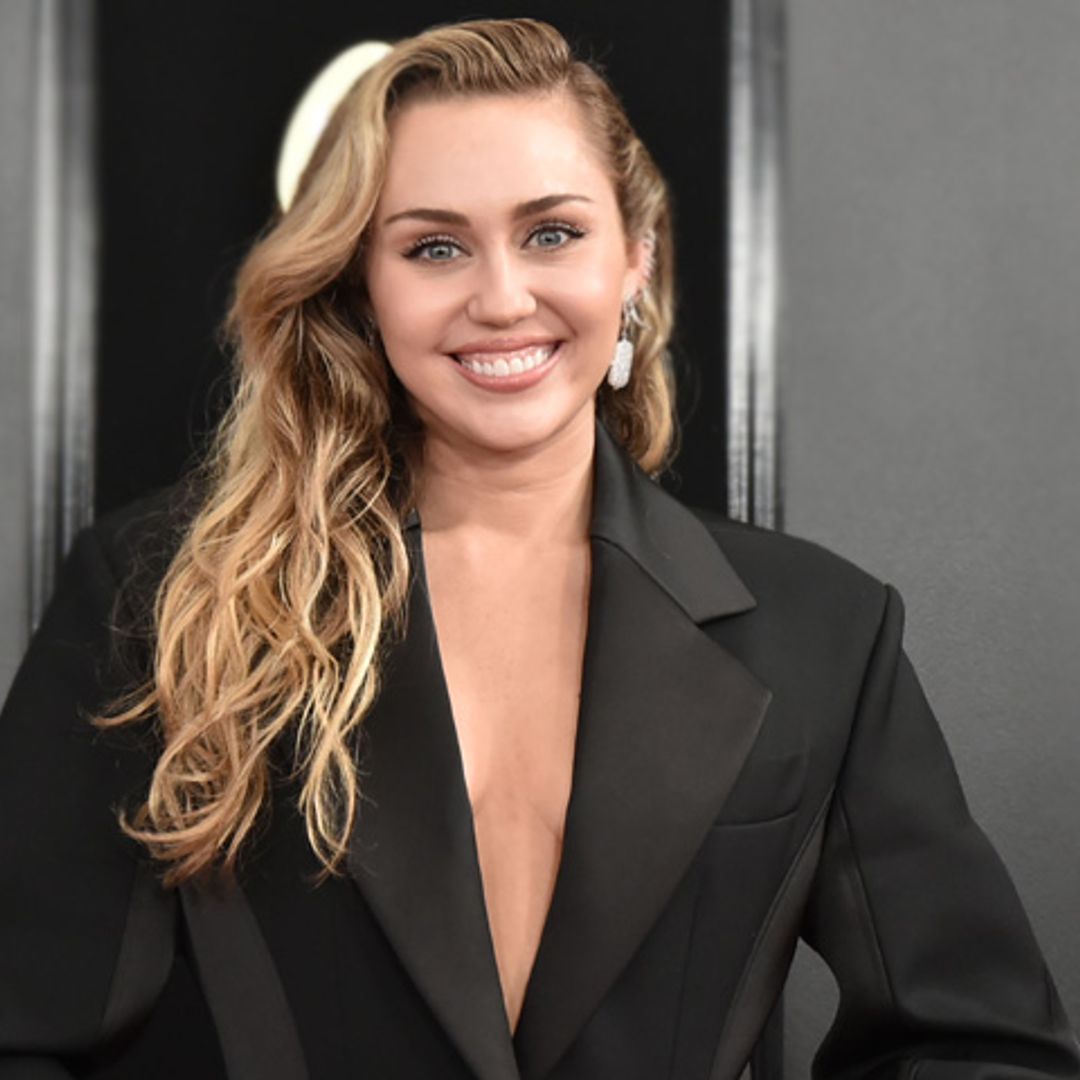 Si quieres el vientre plano de Miley Cyrus, no hagas abdominales
