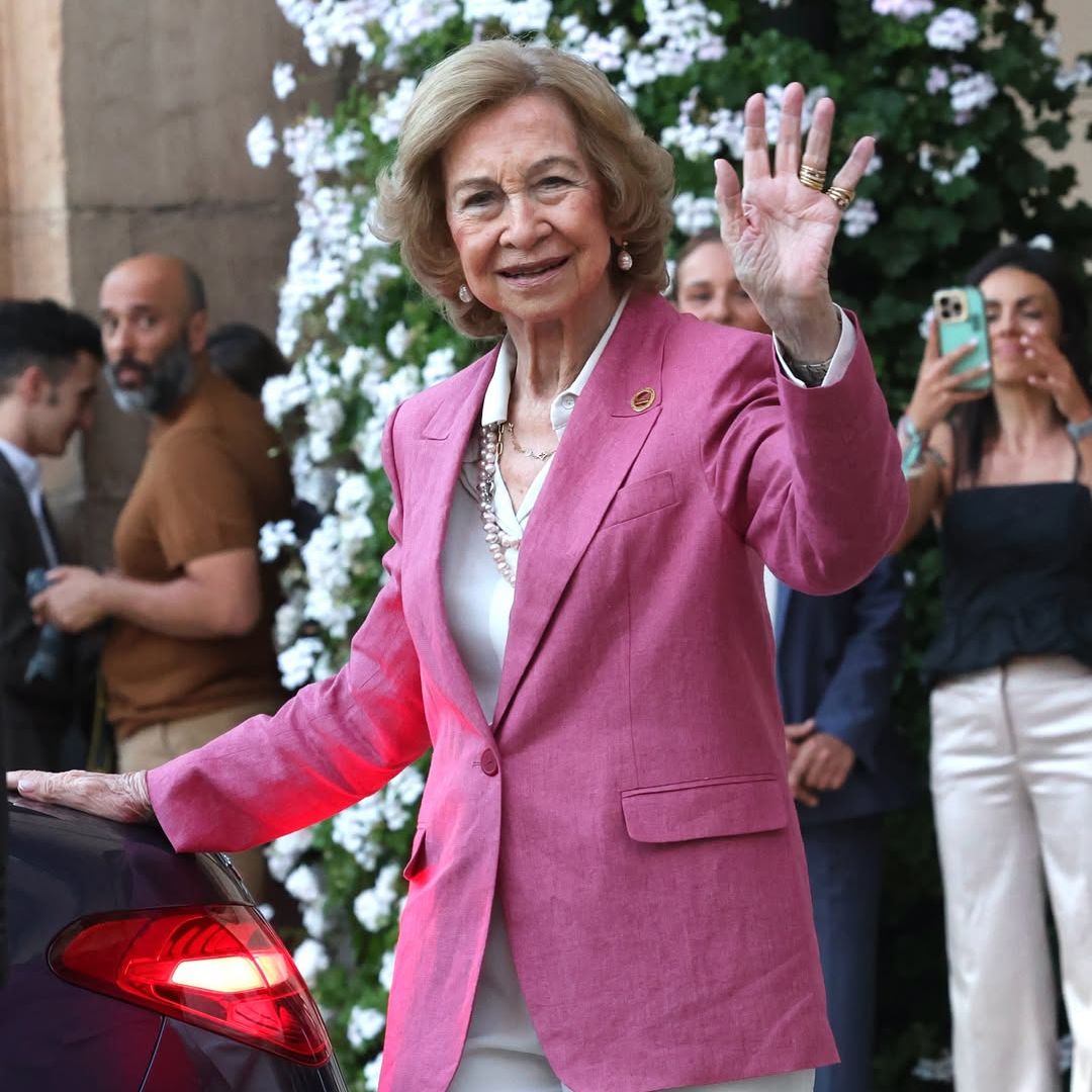 La reina Sofía visita Castellón con sus perlas XXL: del Banco de Alimentos al Ayuntamiento en una jornada solidaria en la ciudad