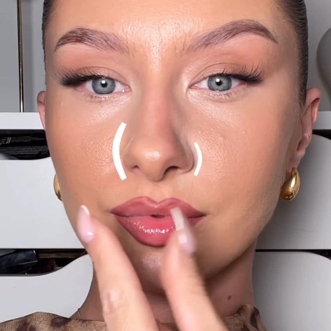 Alexandra Claudia Milek haciendo el truco de estrechar la nariz