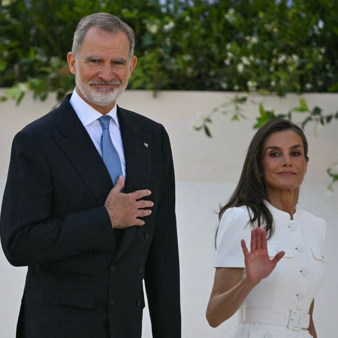 La reina Letizia, fiel al protocolo e innovadora con su estratégico look blanco que dará la vuelta la mundo: "Tiene fuerza, pero no compite"