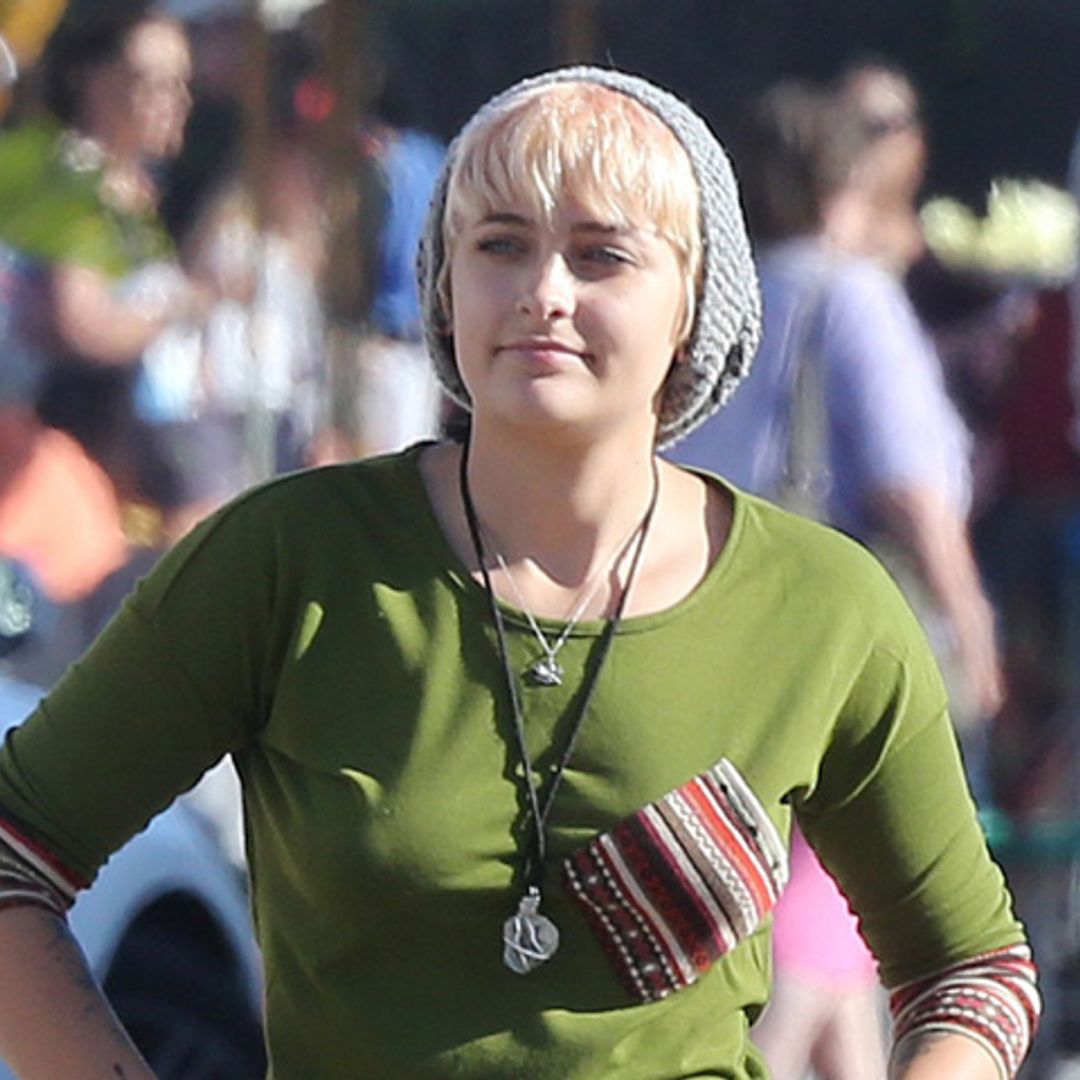 Paris Jackson apoya a su madre, Debbie Rowe, en su lucha contra el cáncer
