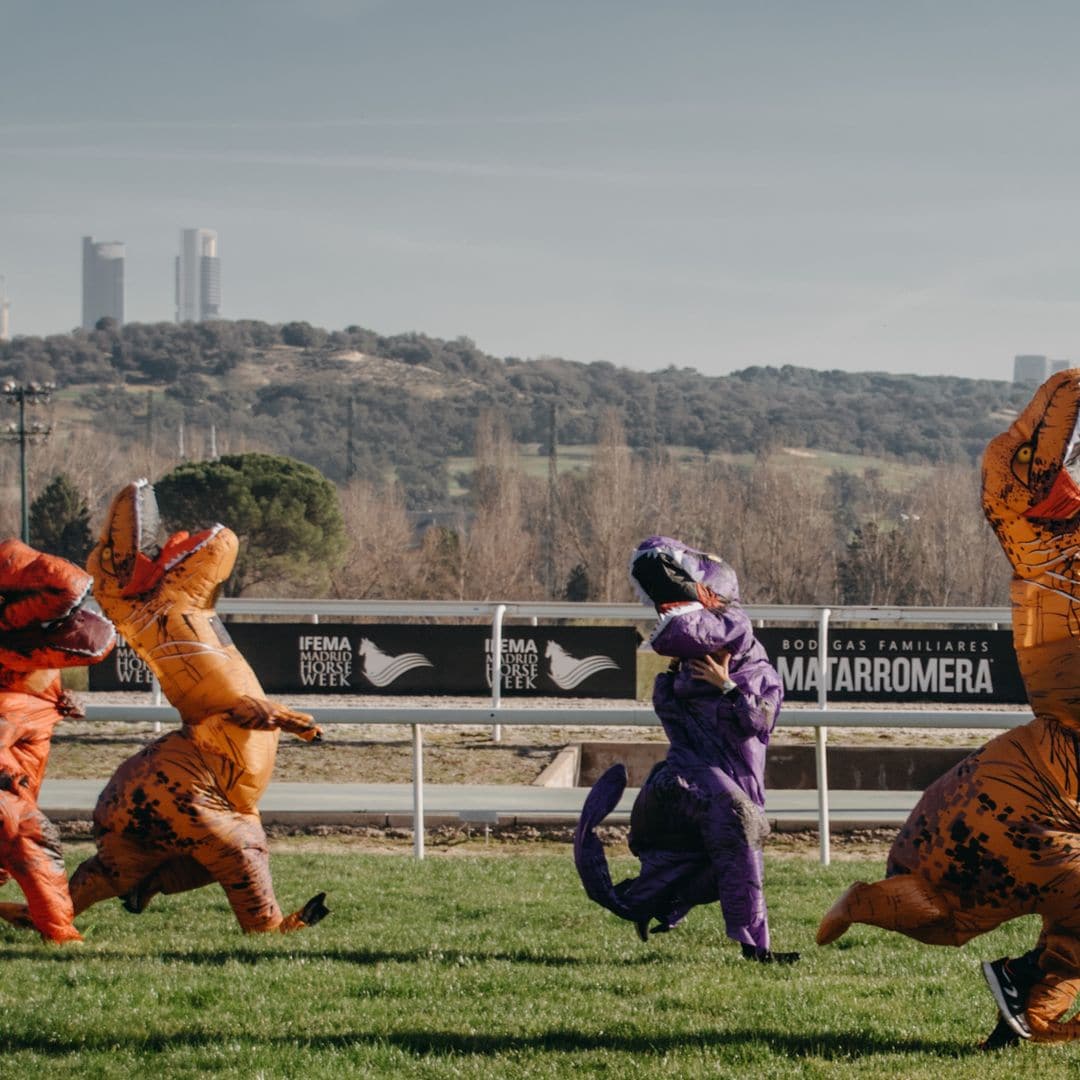 Carreras de caballos y dinosaurios, juegos infantiles, gastronomía y mucha diversión en el plan más entretenido de Madrid para toda la familia