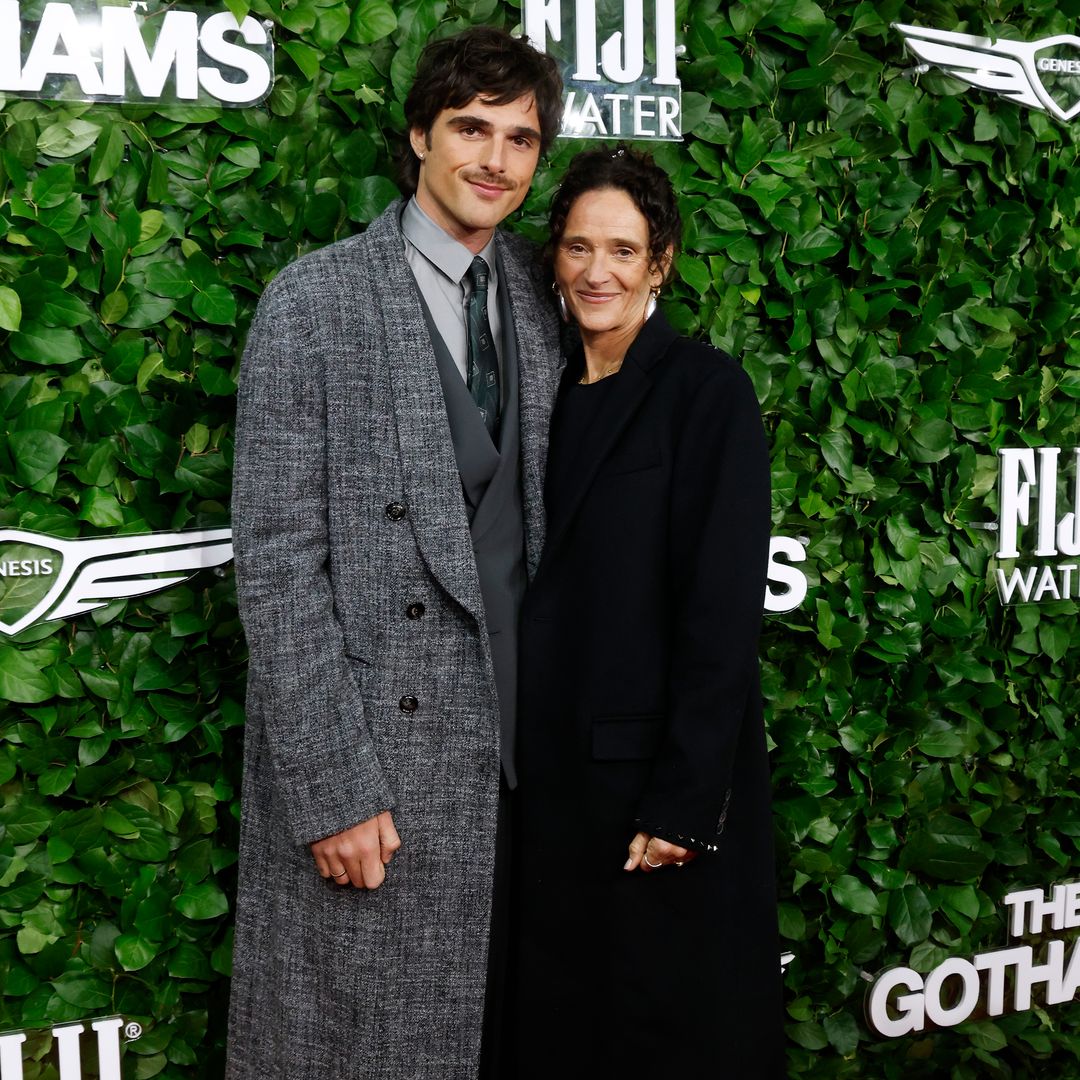 Si aún no te has enamorado de Jacob Elordi espera a verle en la alfombra roja con su madre