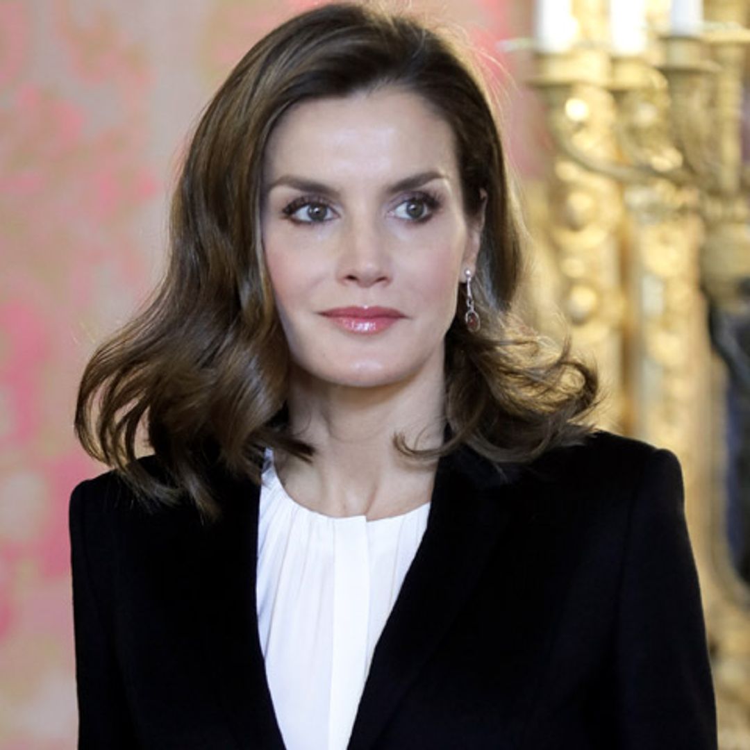 Doña Letizia recupera su imagen más sofisticada con el 'animal print'
