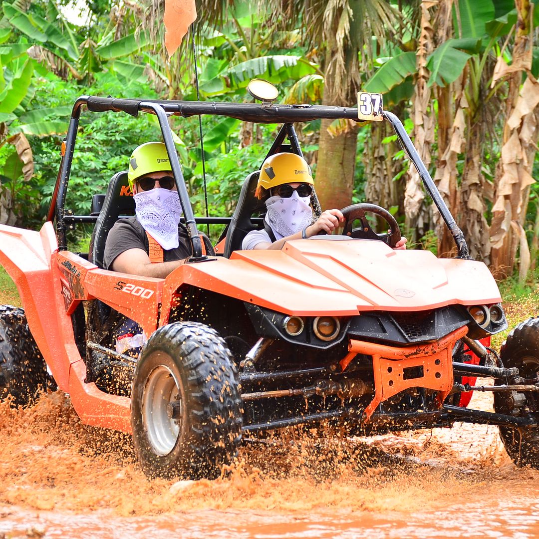 En buggy por Domitai Park, República Dominicana