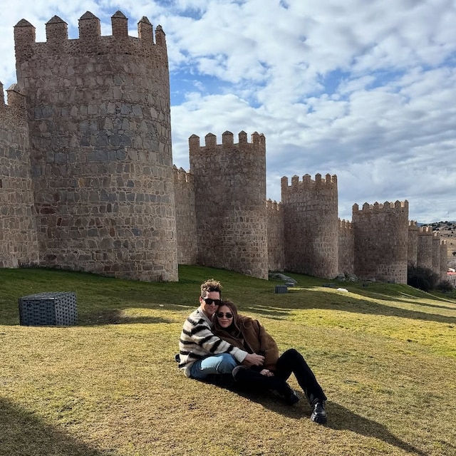 David Bisbal y Rosanna Zanetti posan en el lienzo norte de la Muralla de Ávila