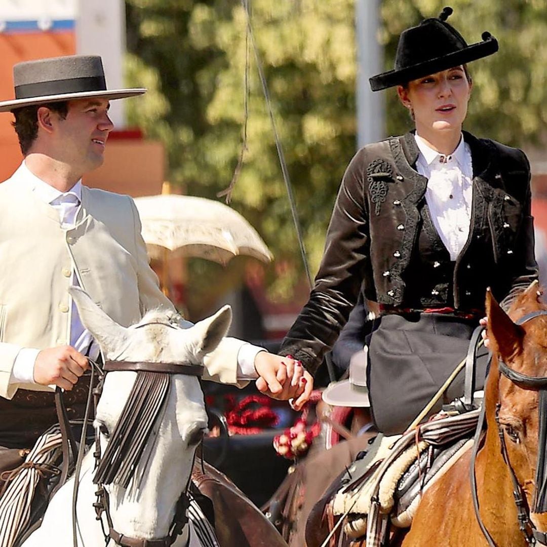 Victoria López-Quesada y Enrique Moreno de la Cova: los próximos ‘novios del año’, de la mano, hasta a caballo