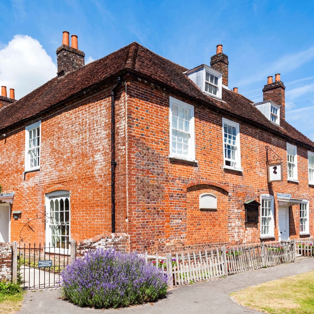 ¿Qué veía Jane Austen cuando se quedaba en blanco? Entramos en su casa familiar y descubrimos lo que esconden sus paredes