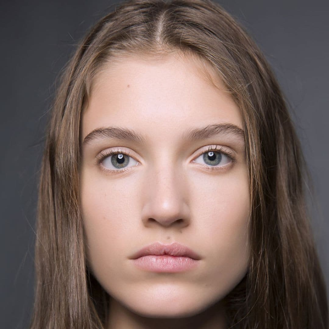 Las mejores bases de maquillaje para la piel grasa según los dermatólogos