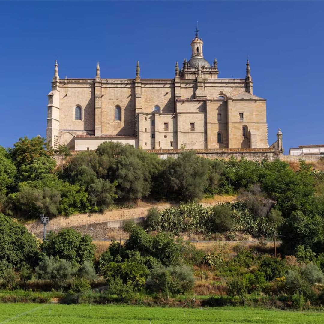 El histórico pueblo extremeño ligado a los Duques de Alba que te dejará sin palabras