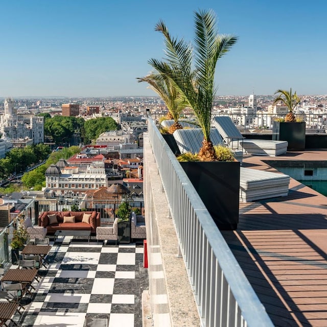 Terraza del Club Financiero Génova en Madrid
