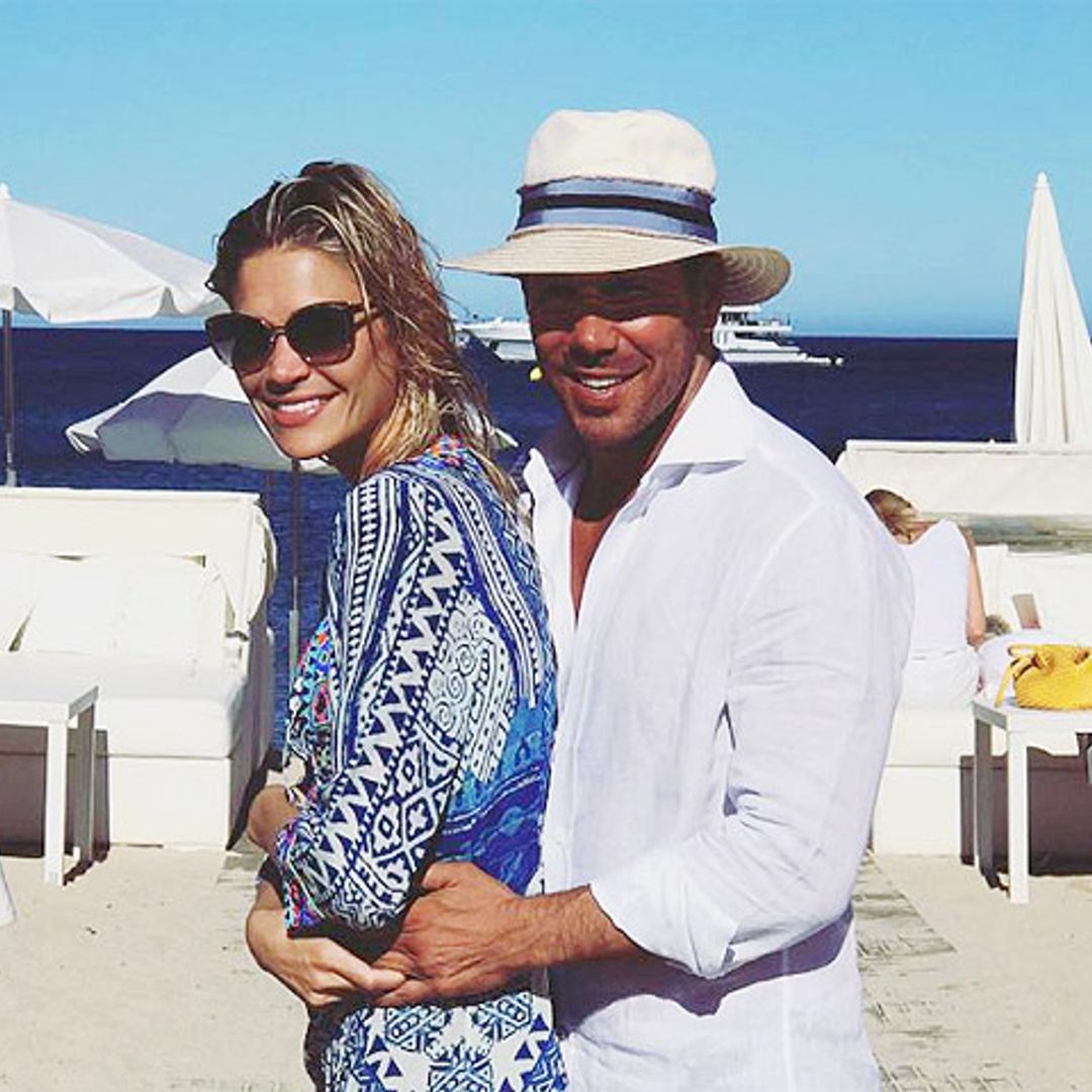 Simeone y Carla Pereyra, dos trotamundos de vacaciones con su hija