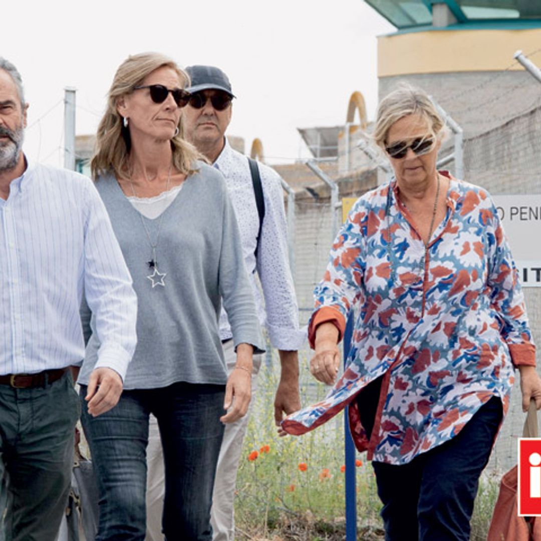 En ¡HOLA!, las primeras visitas a Iñaki Urdangarin: fotografías exclusivas de la llegada de sus hermanas