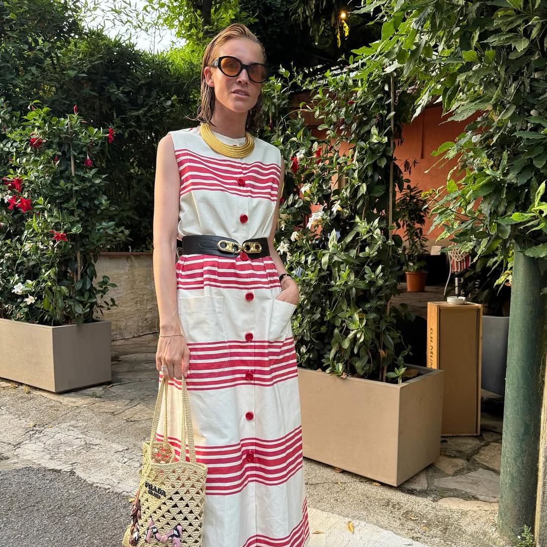 Look con caftán estampado