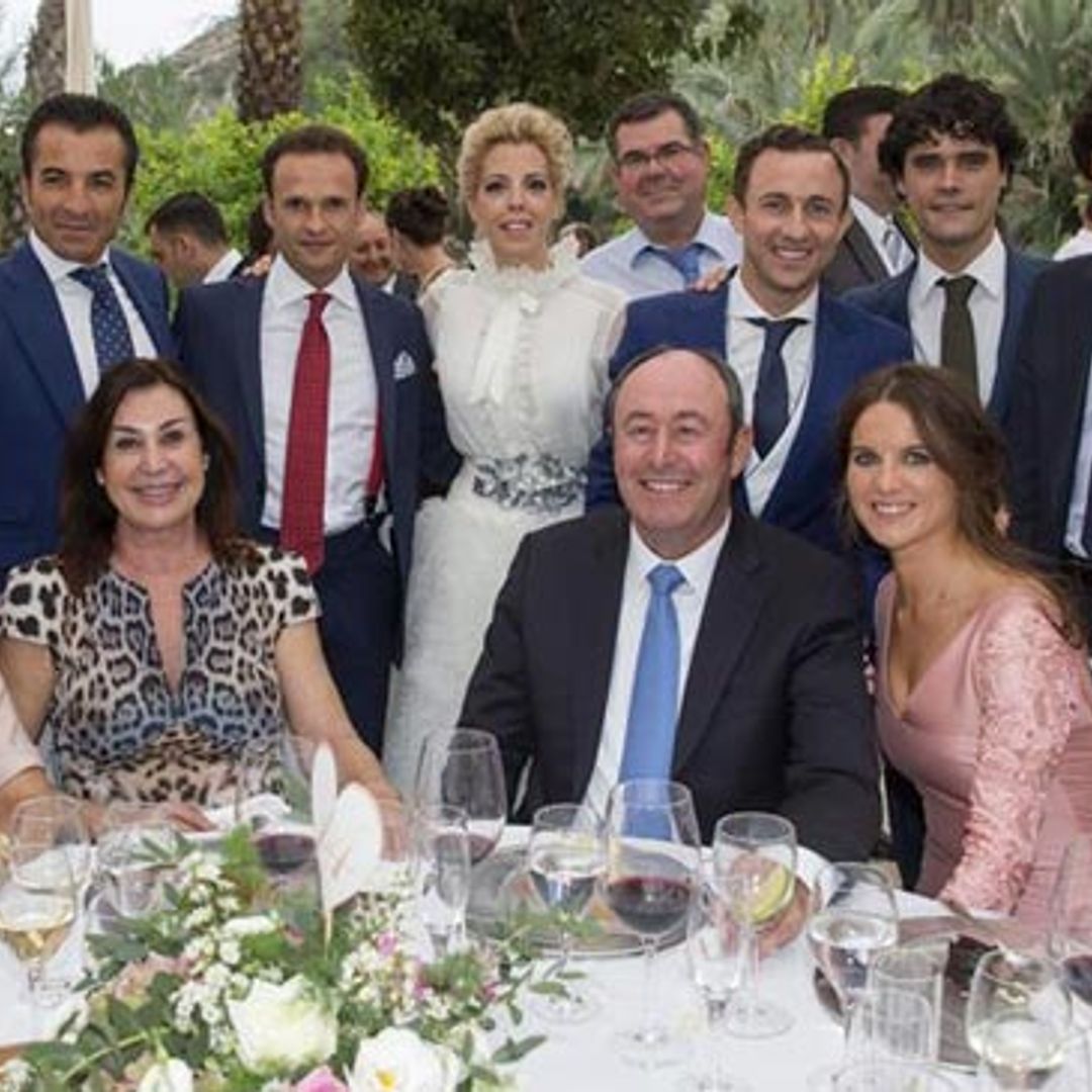 Carmen Martínez-Bordíu, muy bien acompañada en la boda del torero 'Rafaelillo'