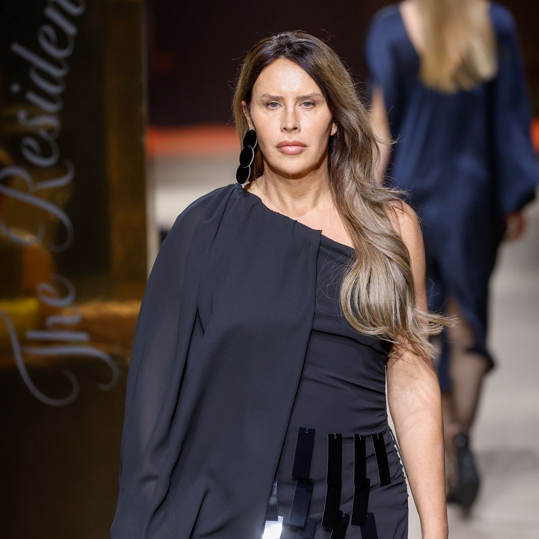 Karla Sofía Gascón debuta como modelo con la colección de Erroz, una oda a la sostenibilidad para "ser como eres"