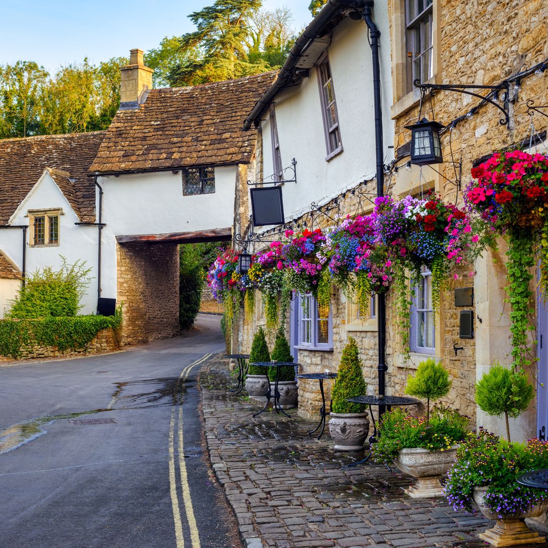 Casas tradicionales de Castle Combe, los Cotswolds, Inglaterra