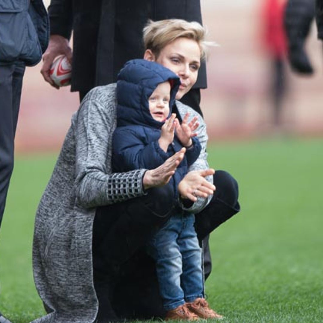 Charlene de Mónaco lleva a su hijo Jacques a su primer partido de rugby