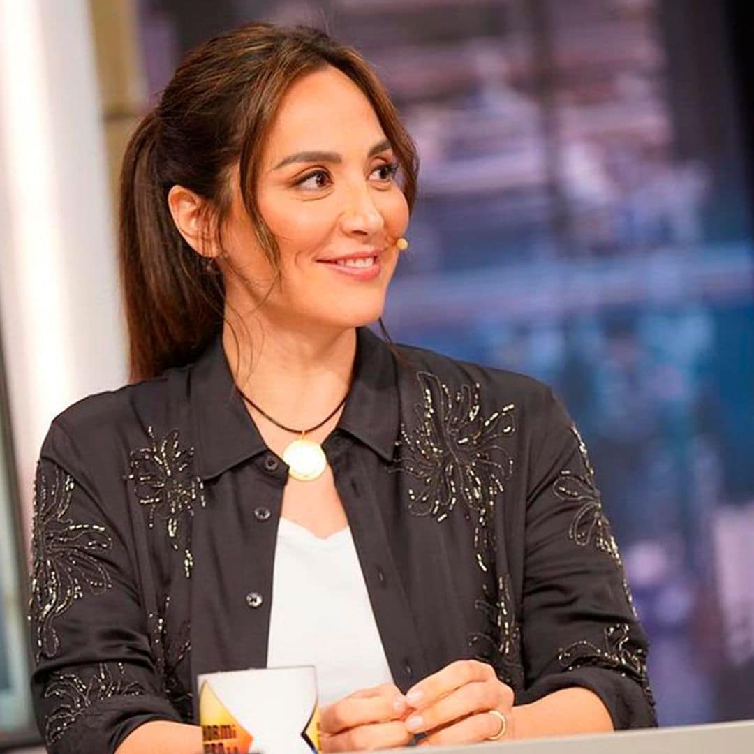 Tamara Falcó, la invitada más cómoda con un traje pijamero de Zara bañado en lentejuelas